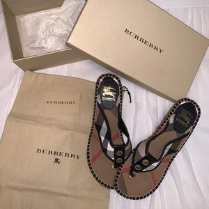 Burberry Novacheck thong espadrille wedge, size 39